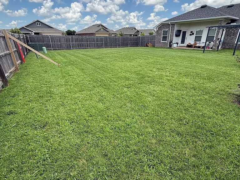 Big Backyard w/ Covered Porch