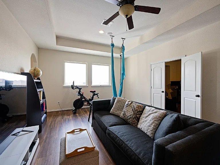 4627 Miramar Dr — Photo 18