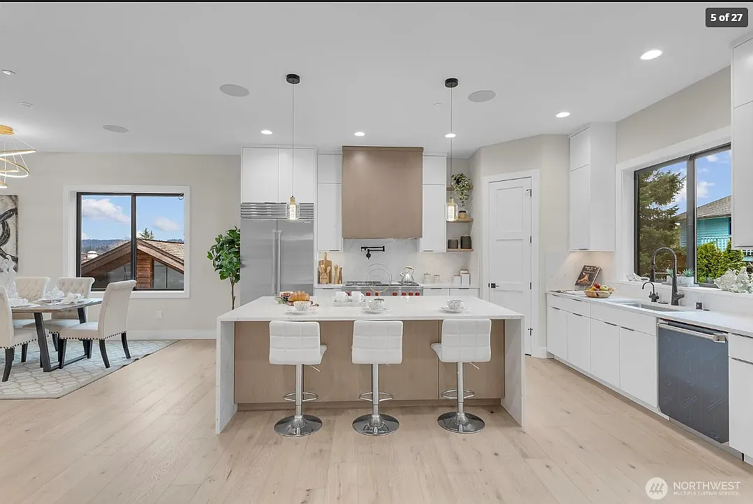 5 bed, 4.5 bath, 4000 sqft, $6,490 — Photo 2