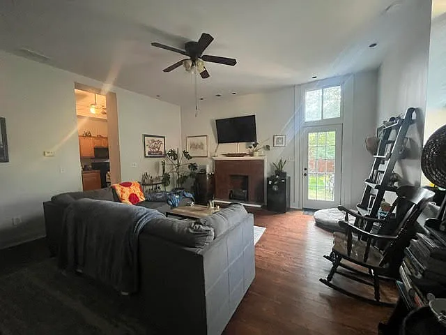 1335 E Washington St — Photo 14