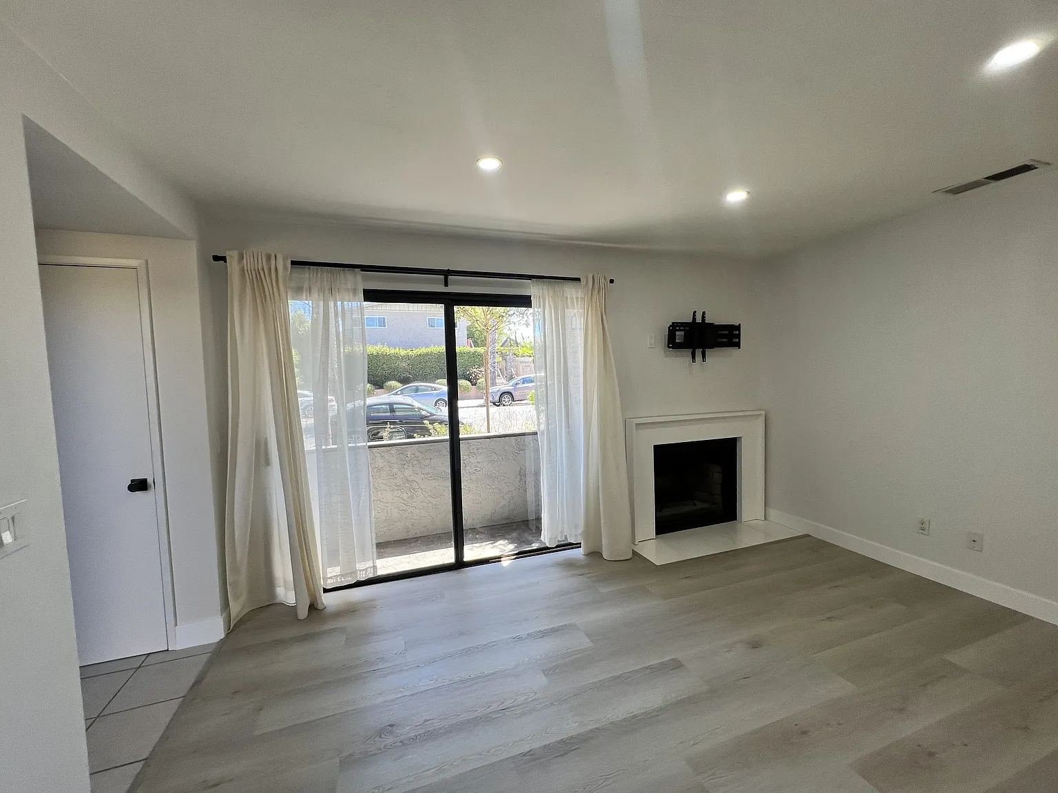 3784 Pershing Avenue - 1 — Photo 4
