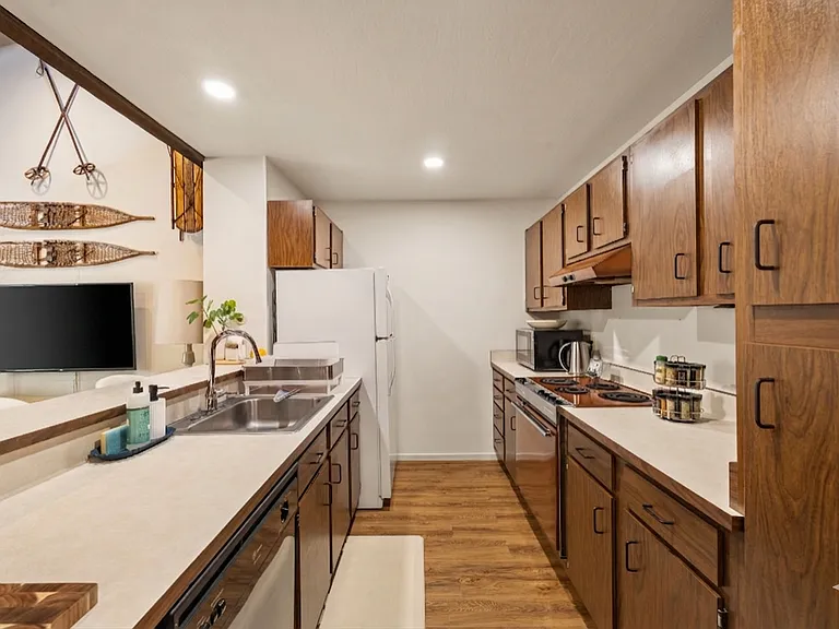 1001 Commonwealth Dr #179 — Photo 14