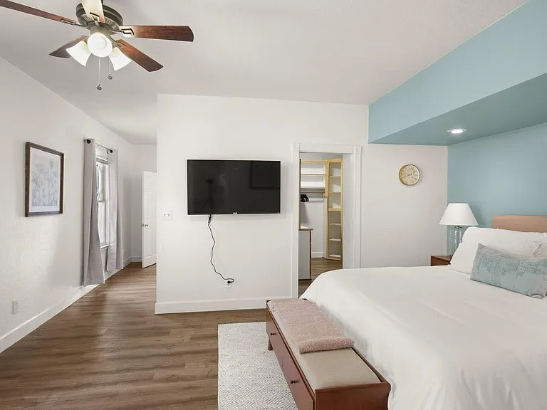 305 Poplar Ave — Photo 2