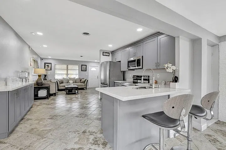 2 bed, 1008 sqft, $2,649 — Photo 2