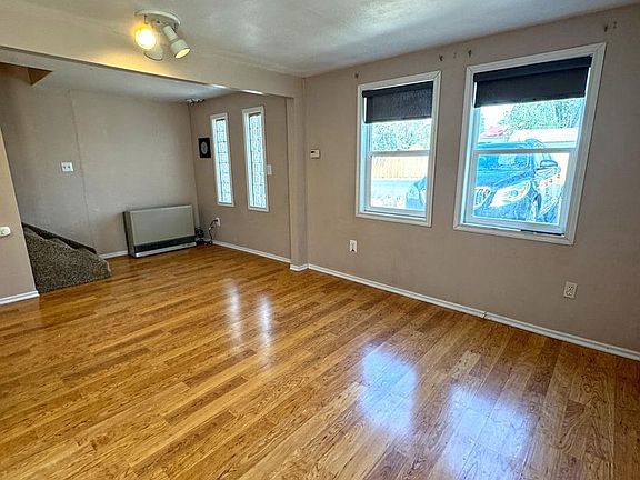 4th image of 215 W Bell St