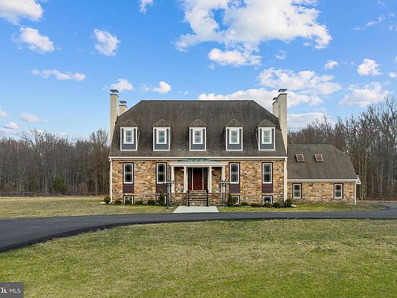 4th image of 327 Geigel Hill Rd