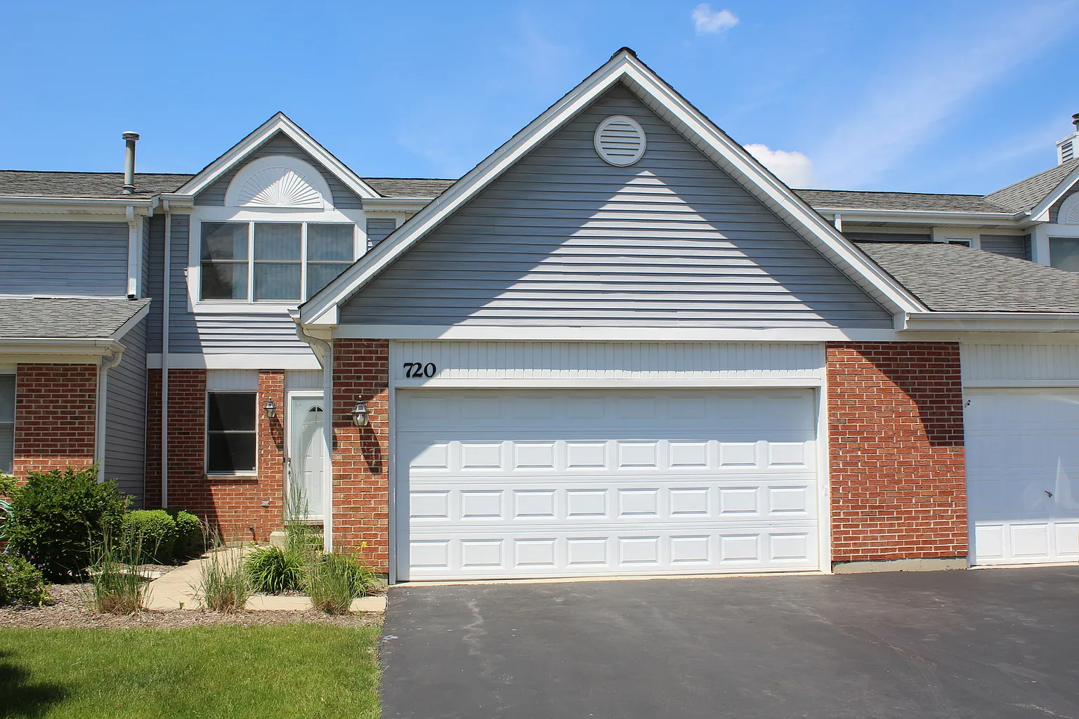 720 Daybreak Ln photo 1