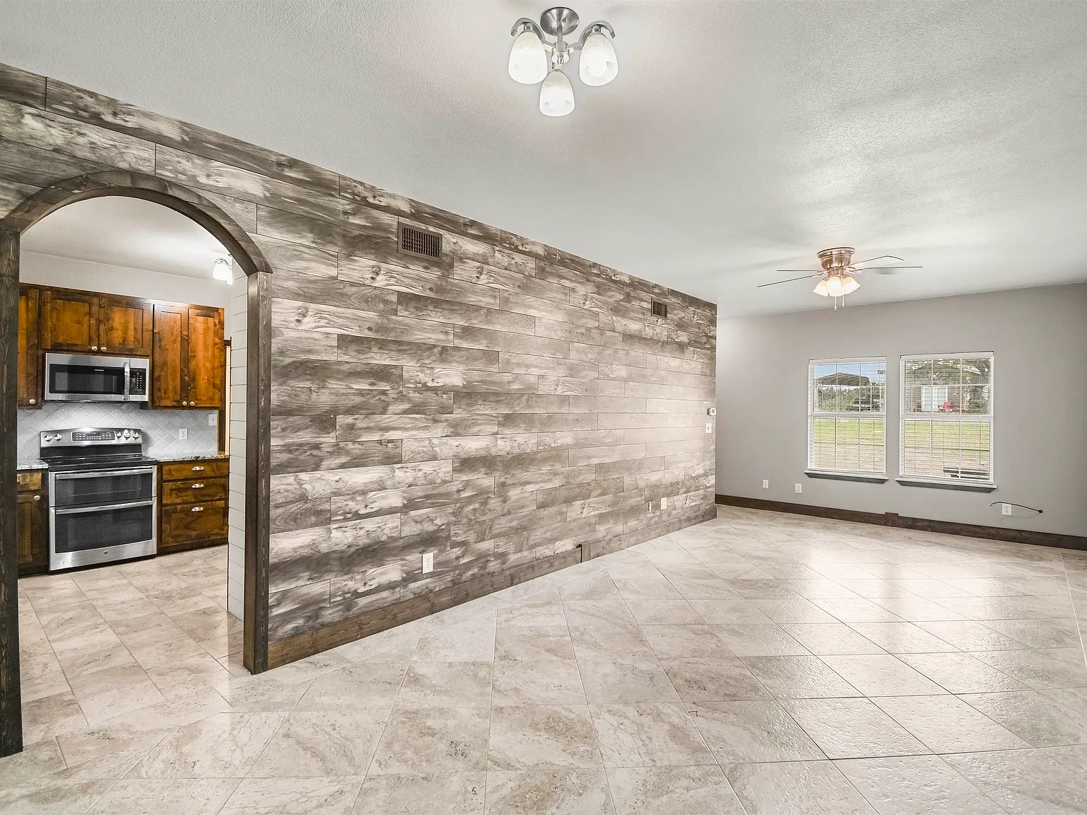 3 bed, 2.5 bath, 1344 sqft, $2,300 — Photo 4