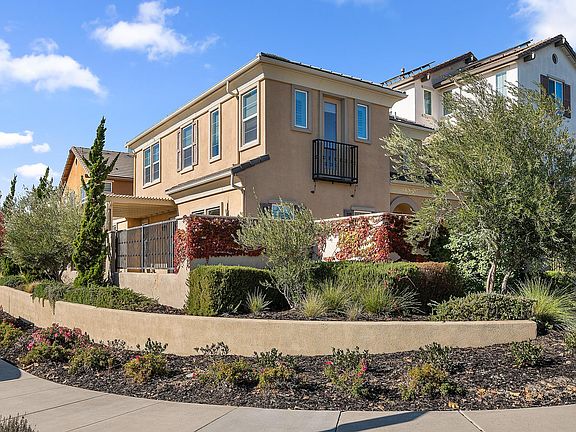 Corner unit with lots of light