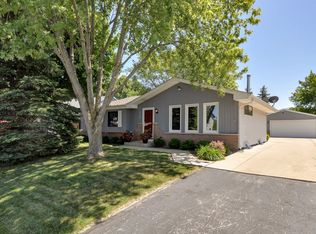 2735 Stonebridge Dr, Racine, WI 53404