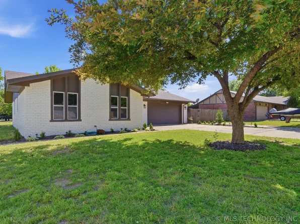 21908 W 11th St S, Sand Springs, OK 74063