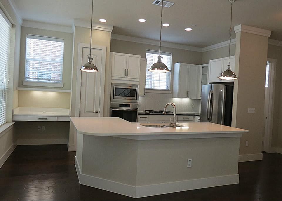 1st image of 3252 Las Palmas St