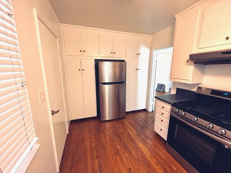 1025 N Milpas St — Photo 3