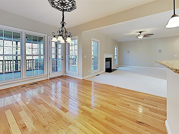 4th image of 1408 Hemlock Hill Dr