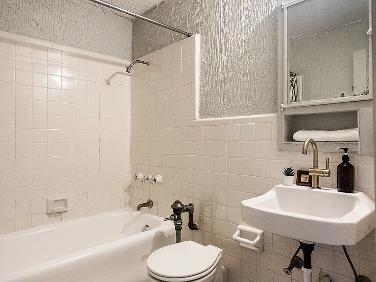 The Belcrest — Photo 15