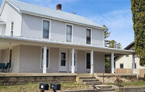 3rd image of 215 Ackton St
