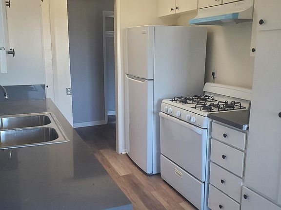 5th image of 400 N Serrano Ave #204