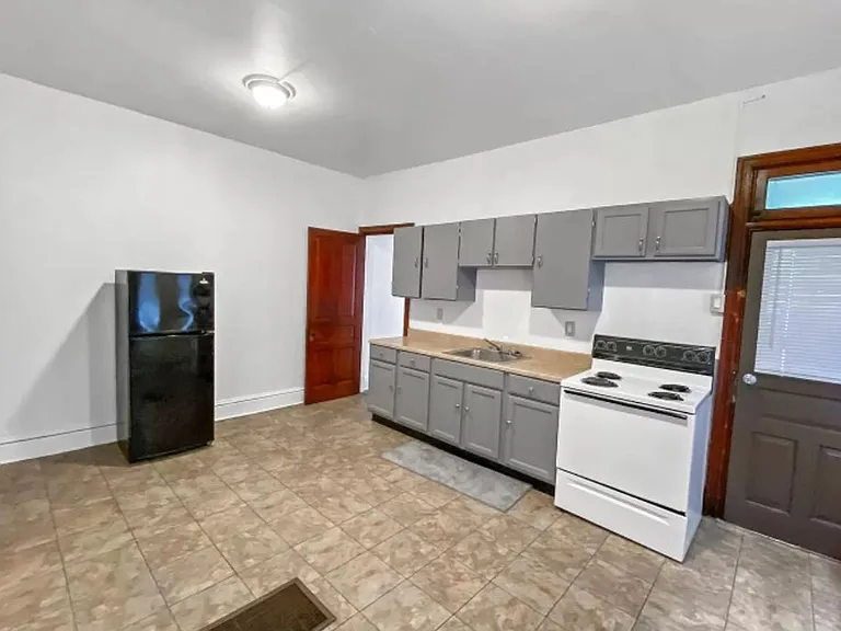 1124 W Market St — Photo 3