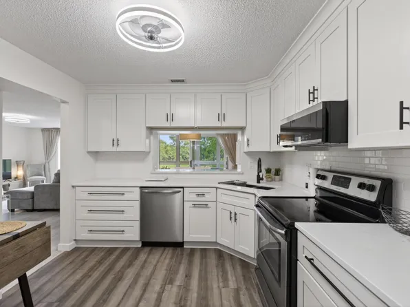 3801 W 98th St APT 210, Minneapolis, MN 55431