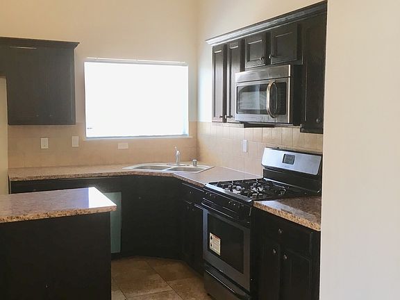 4th image of 212 Flor Eucharis Dr
