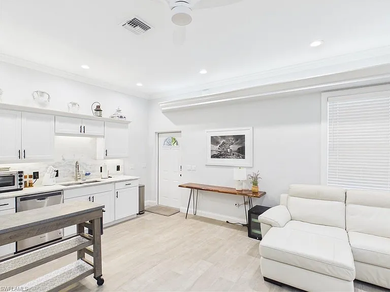 6072 Polly Ave — Photo 7