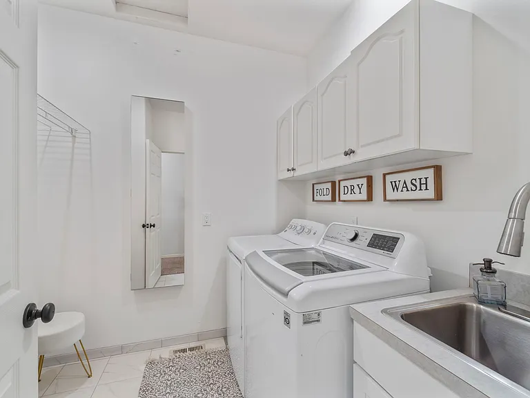 4949 Rau Ln — Photo 32