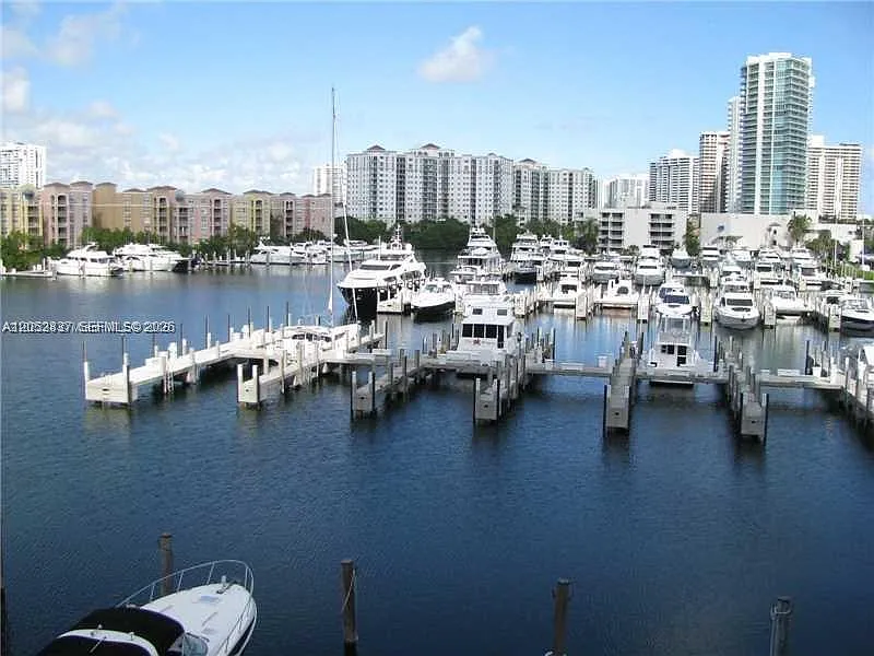 Turnberry Towers Condo — Photo 1