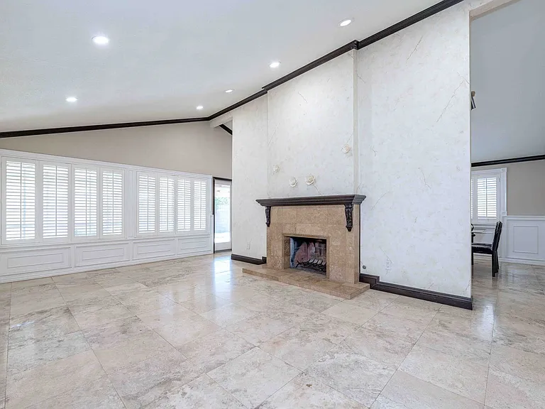 1122 S Peregrine Pl — Photo 3