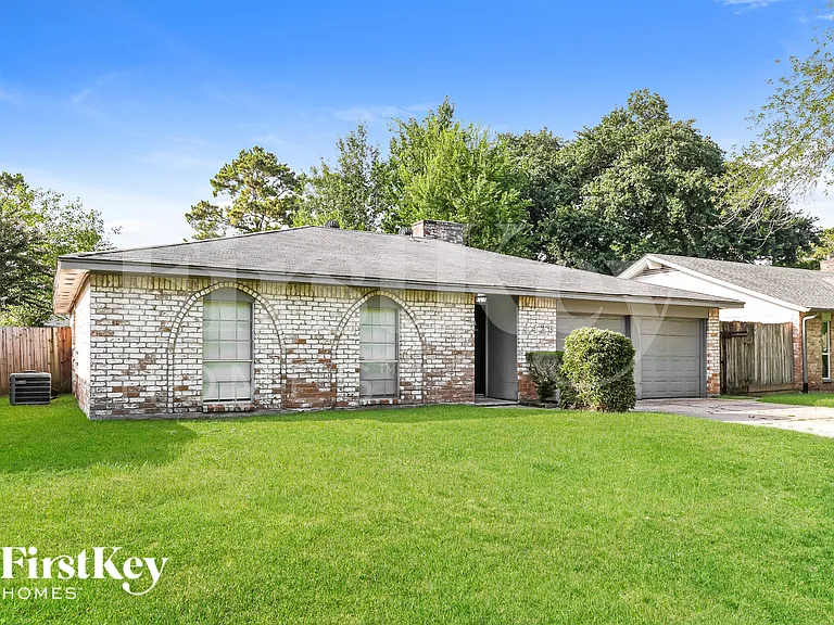 4426 Adonis Dr — Photo 2