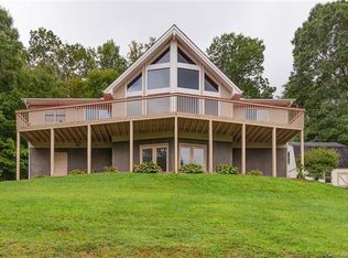 25 Hyatt Mountain Dr, Leicester, NC 28748