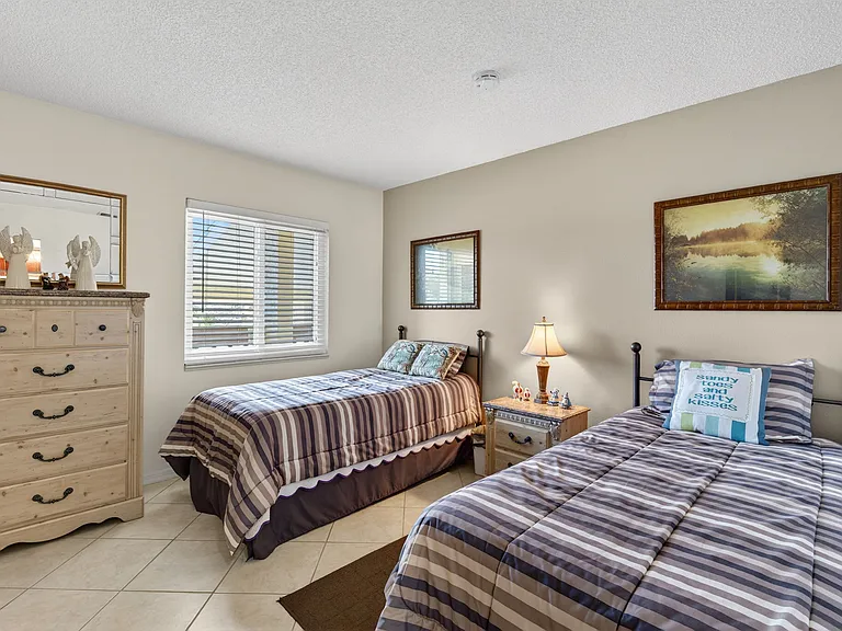 Bedroom 2 - view 1