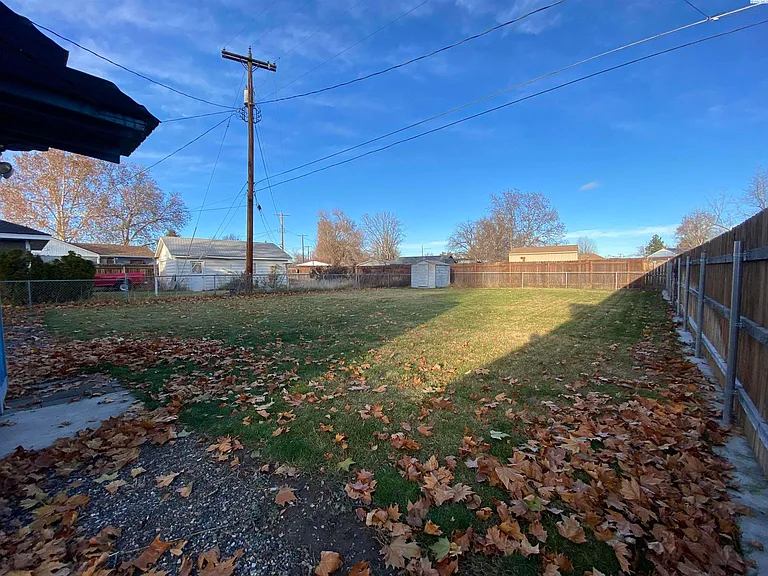 1020 Sanford Ave — Photo 2