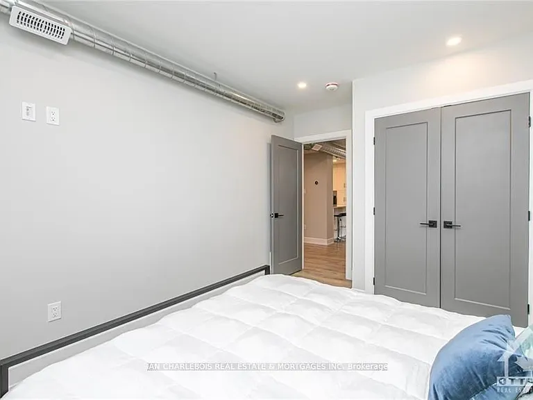 846 Rockson Cres #C — Photo 20