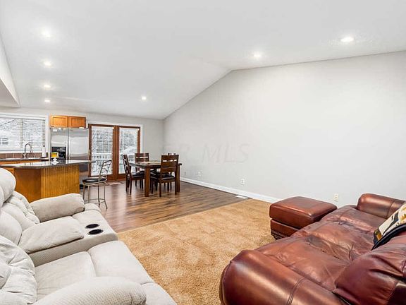 5th image of 842 McDonell Dr