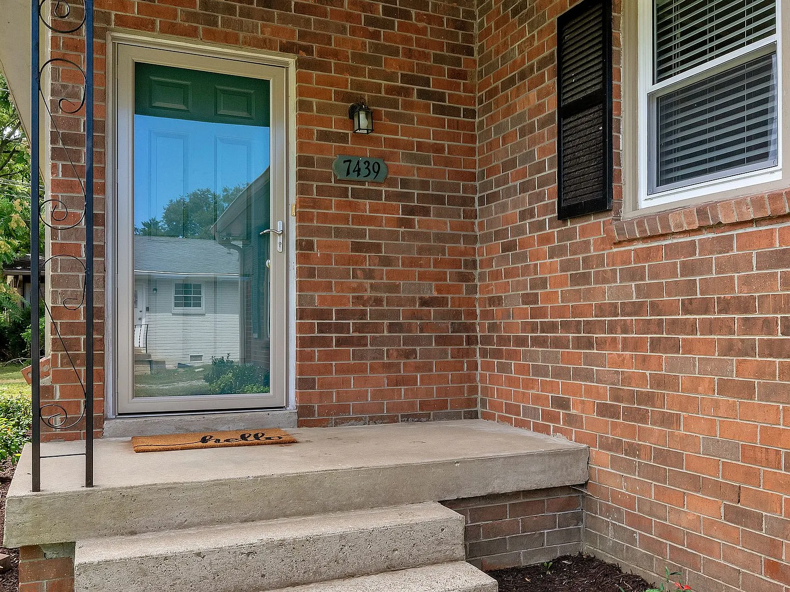 2 bed, 812 sqft, $2,050 — Photo 3