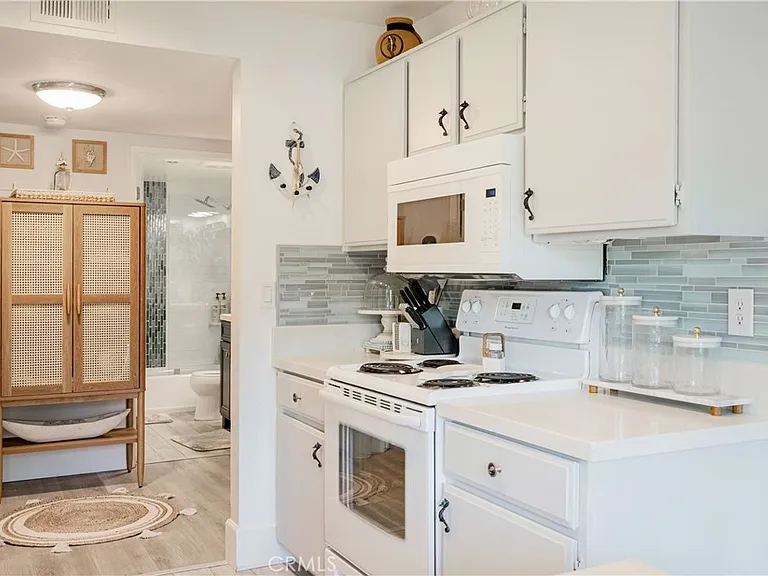 68 Corniche Dr #B — Photo 17