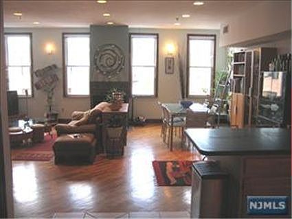 Open Floor Plan!