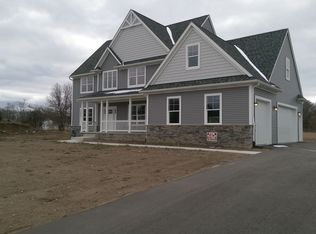 1773 White Cliff Dr, Howell, MI