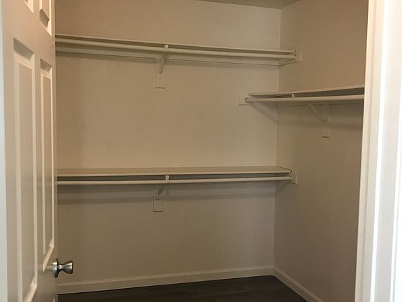 5th image of 10920 Moorpark St APT 9