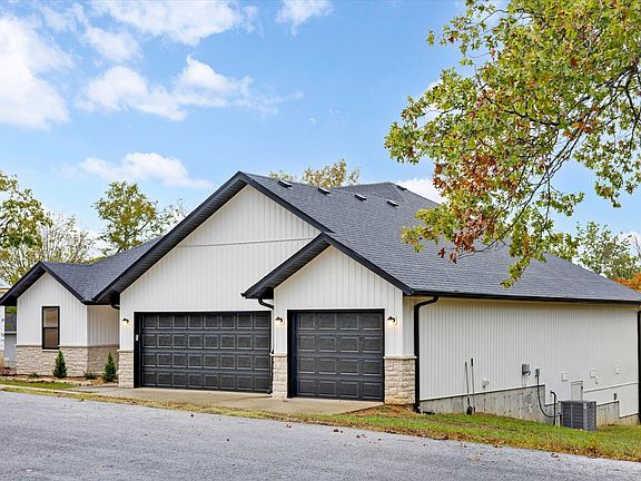 2nd image of 123 Pinewood Drive
