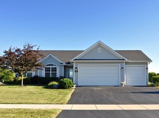 1102 Heron Creek Dr, Sycamore, IL 60178
