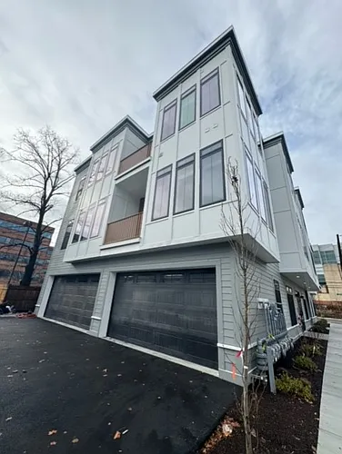 157 Everett St #322 Photo 1