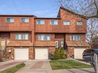 929 West Fingerboard Road, Staten Island, NY 10304