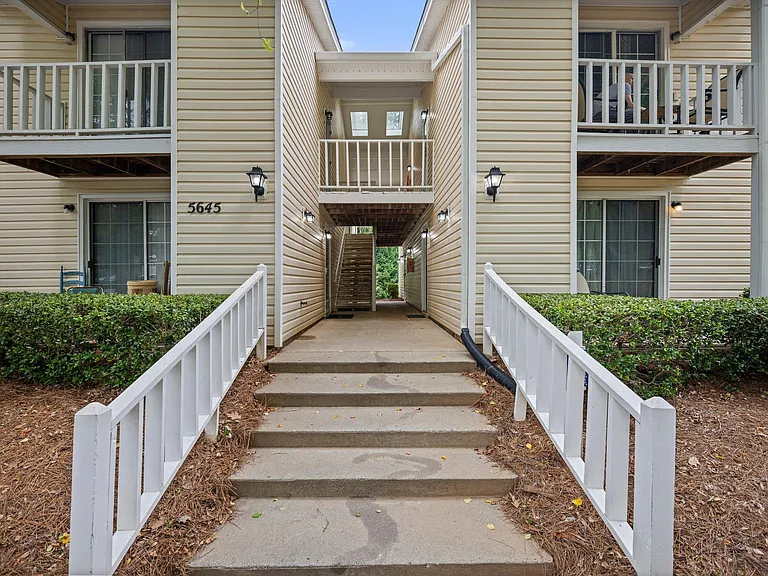 5645 Hornaday Rd #B — Photo 23