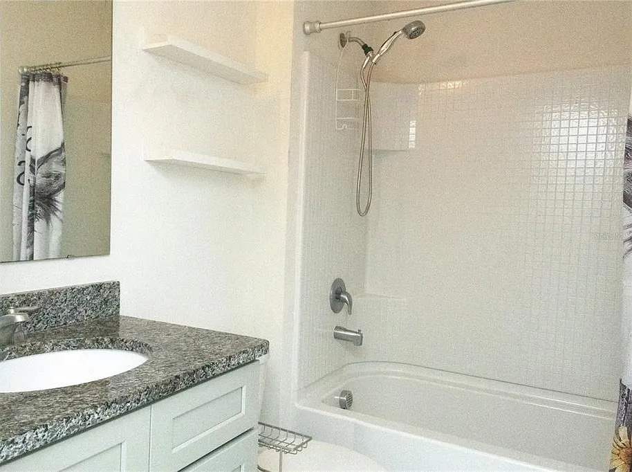 5 bed, 3.5 bath, 2626 sqft, $2,900 — Photo 3