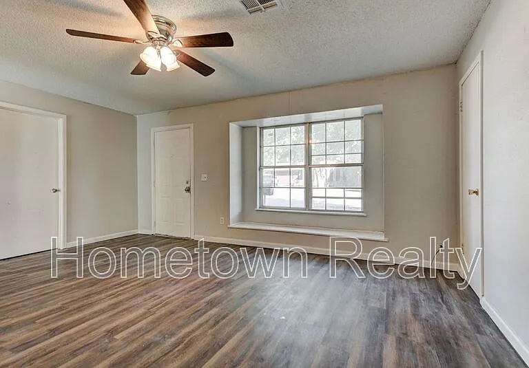 208 W Shadywood Dr — Photo 7