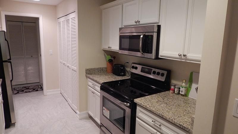 1st image of 910 E Causeway Blvd