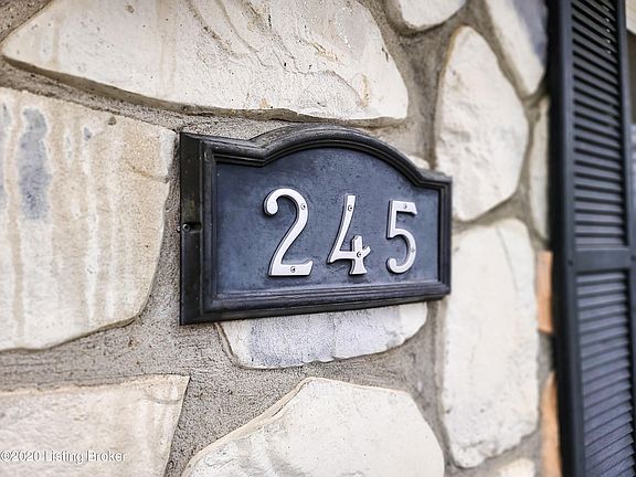 3rd image of 245 Park Ave