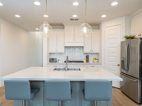 2nd image of 129 Menlo