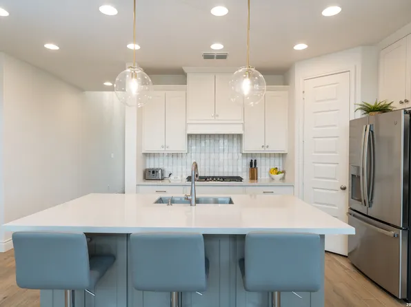 129 Menlo, Liberty Hill, TX 78642